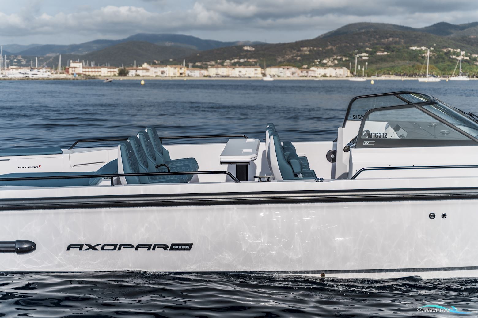 Axopar Yachts 37 Spyder