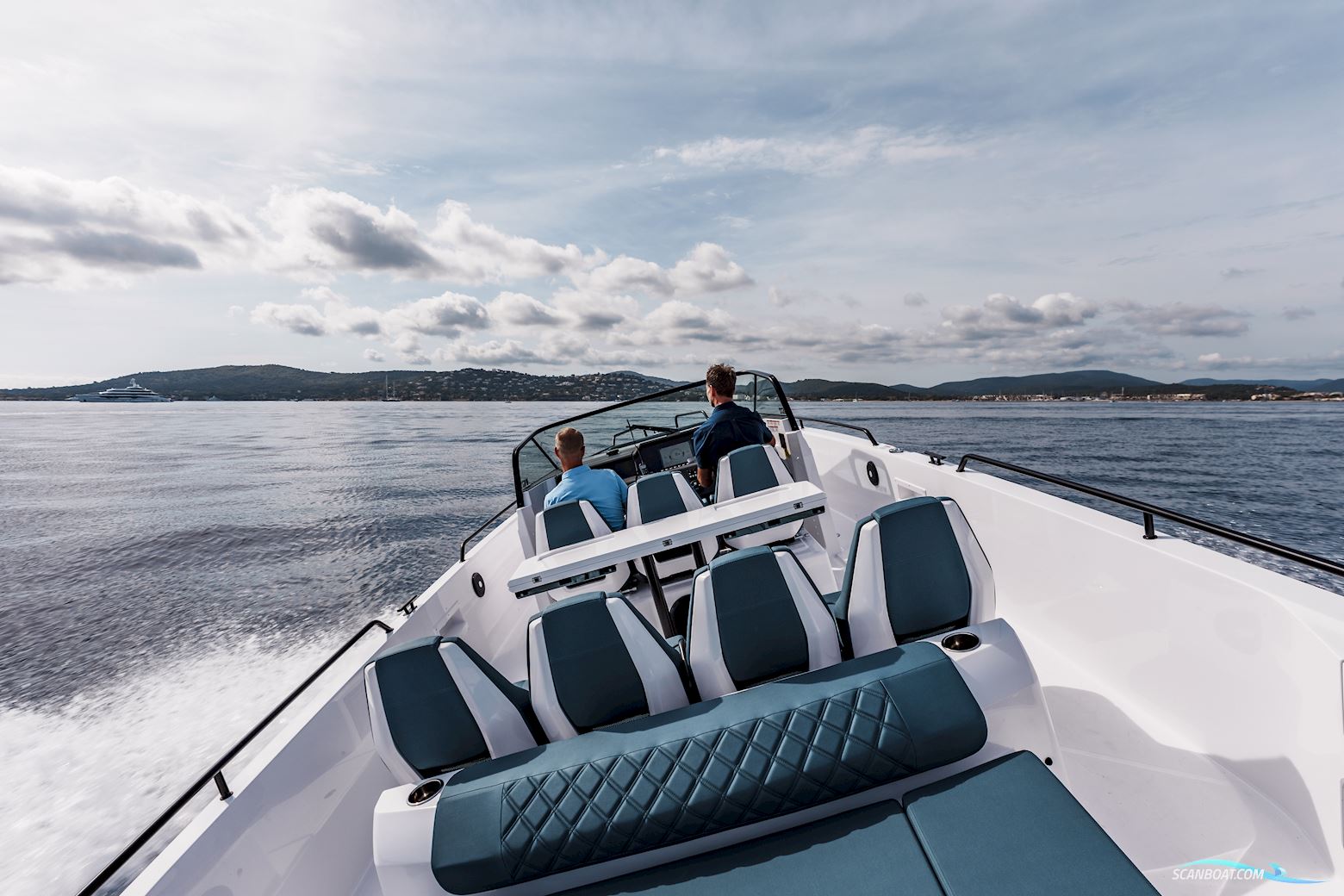 Axopar Yachts 37 Spyder