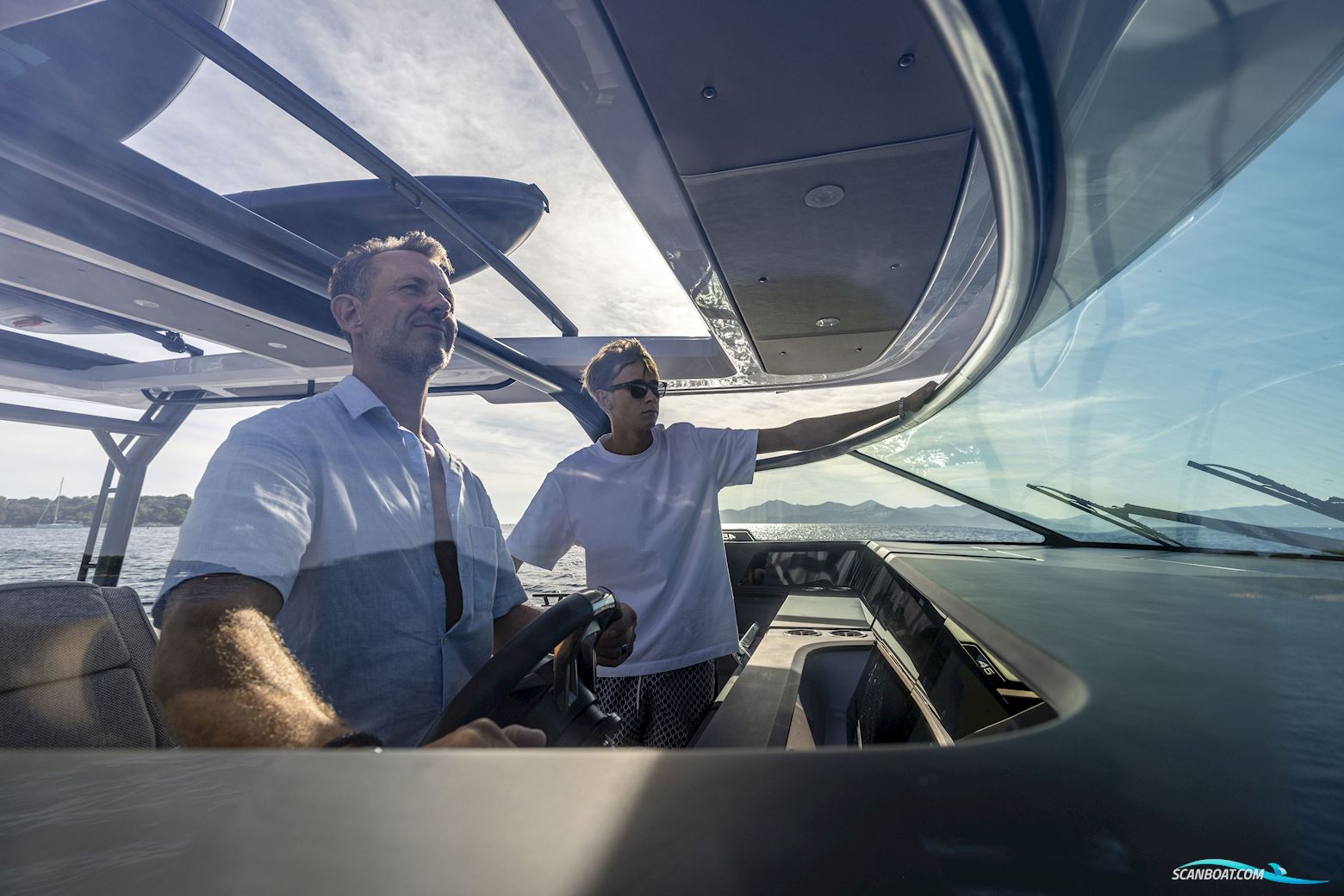 Axopar Yachts 45 Sun-Top