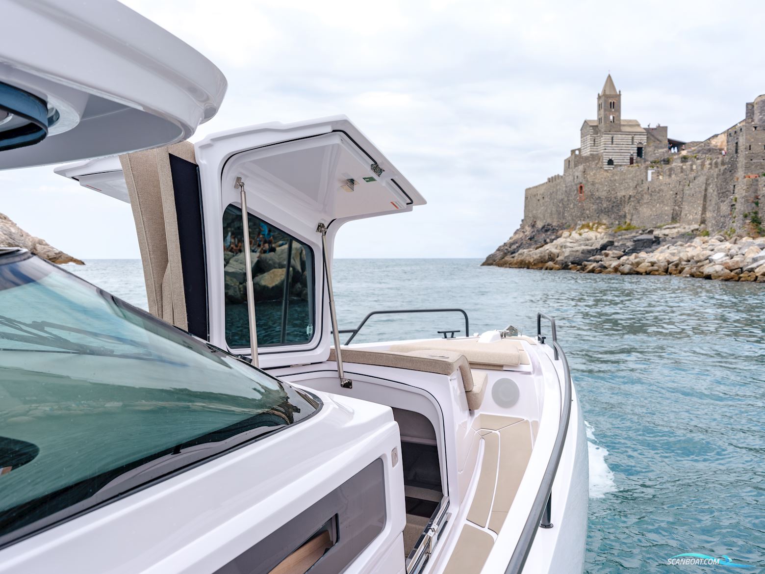 Axopar Yachts 45 Sun-Top