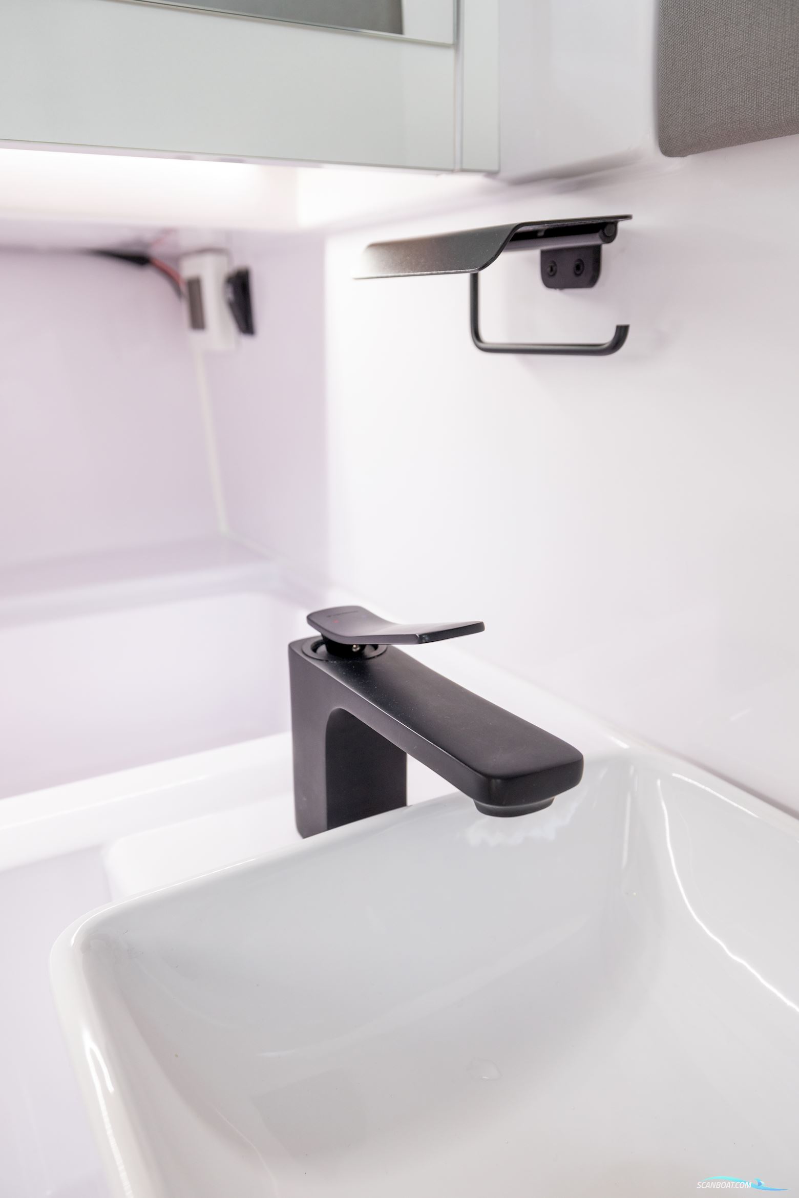 Axopar Yachts 45 XC Cross cabin