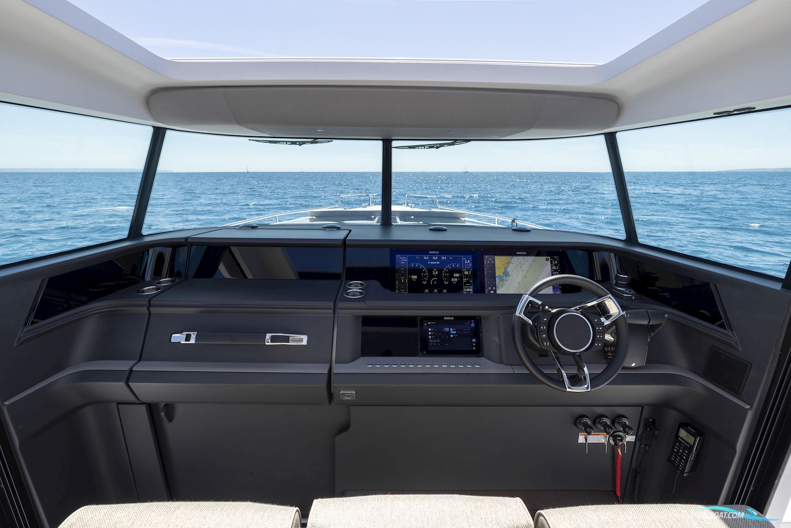 Axopar Yachts 45 XC Cross cabin