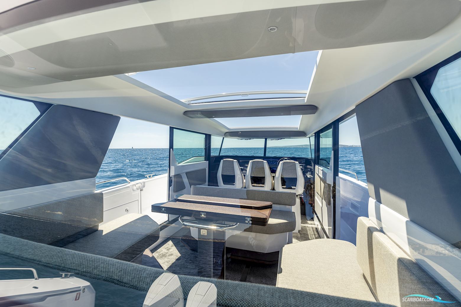 Axopar Yachts 45 XC Cross cabin