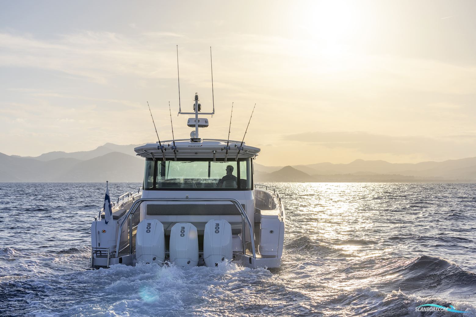 Axopar Yachts 45 XC Cross cabin