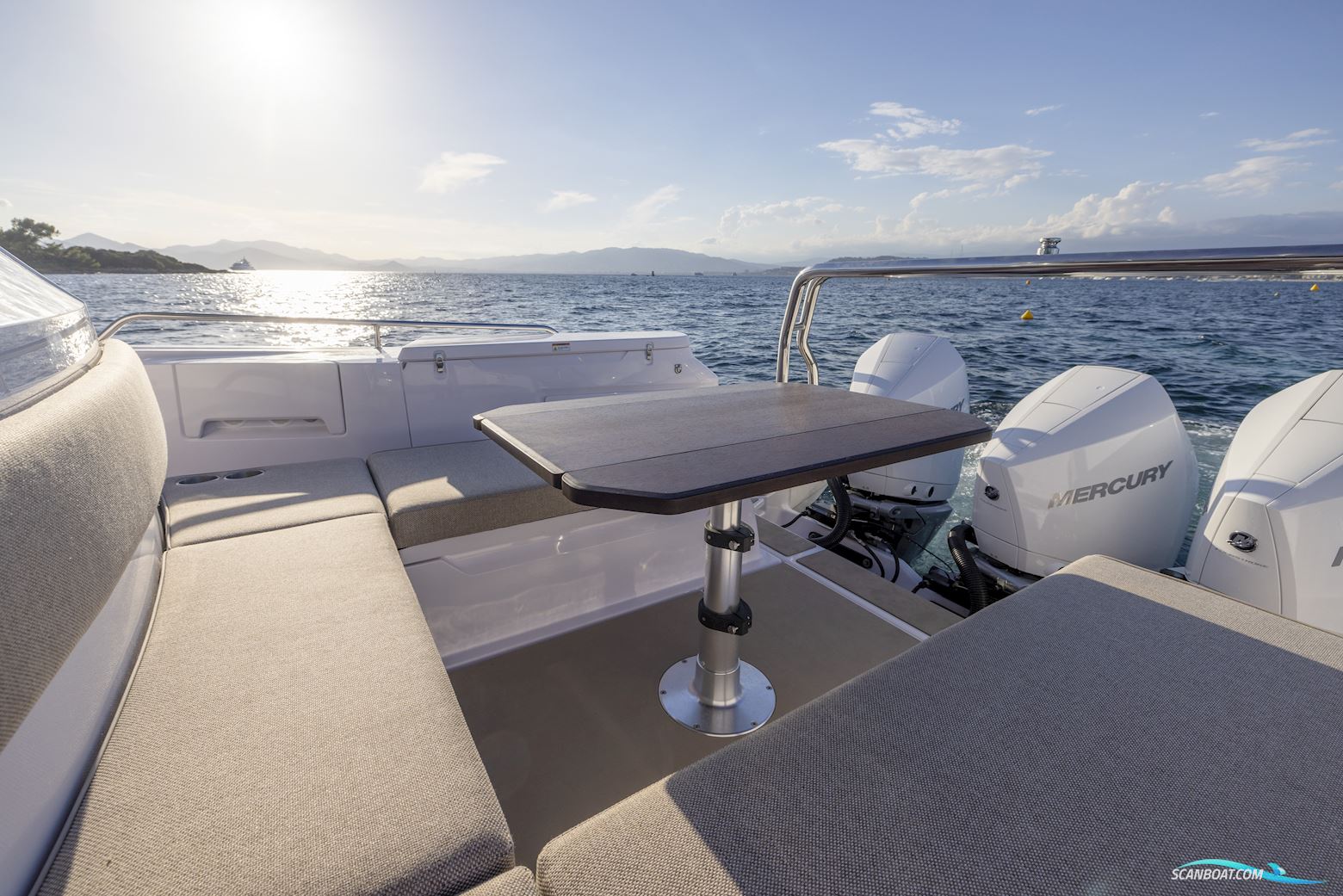 Axopar Yachts 45 XC Cross cabin