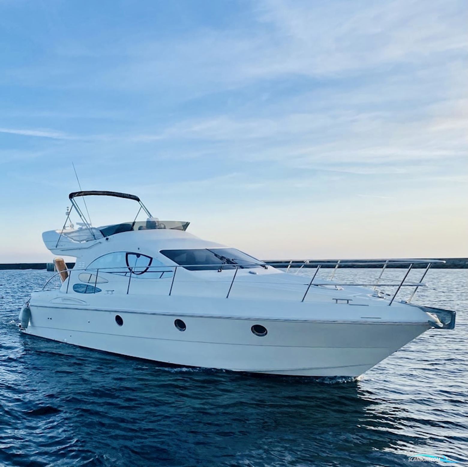 Azimut 39 Motorbåd 2007, med 2 x Cummins Qsb 5.9 Marine
 motor, Danmark