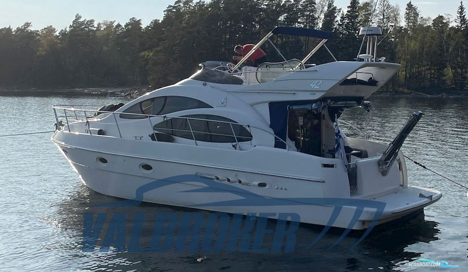 Azimut 42 Motorbåd 2001, med Caterpillar C18 motor, Finland