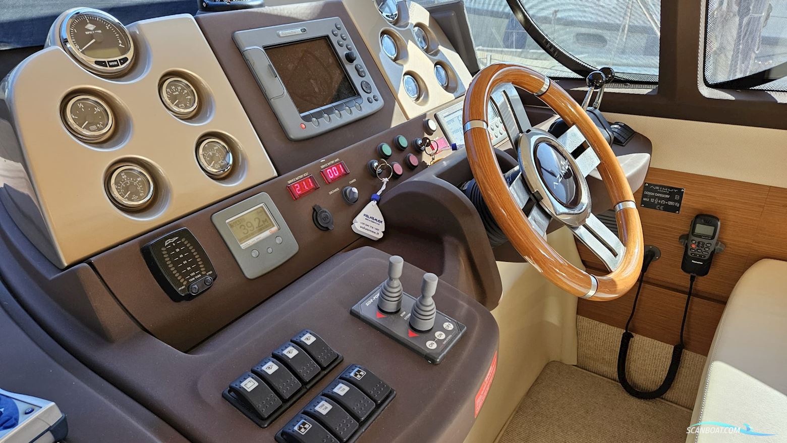 Azimut 43