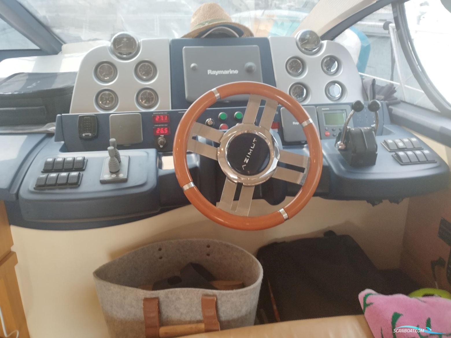 Azimut 43