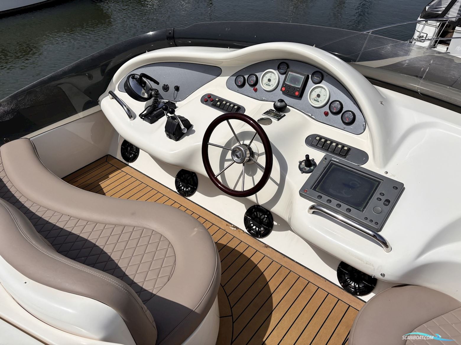 Azimut 46 Fly
