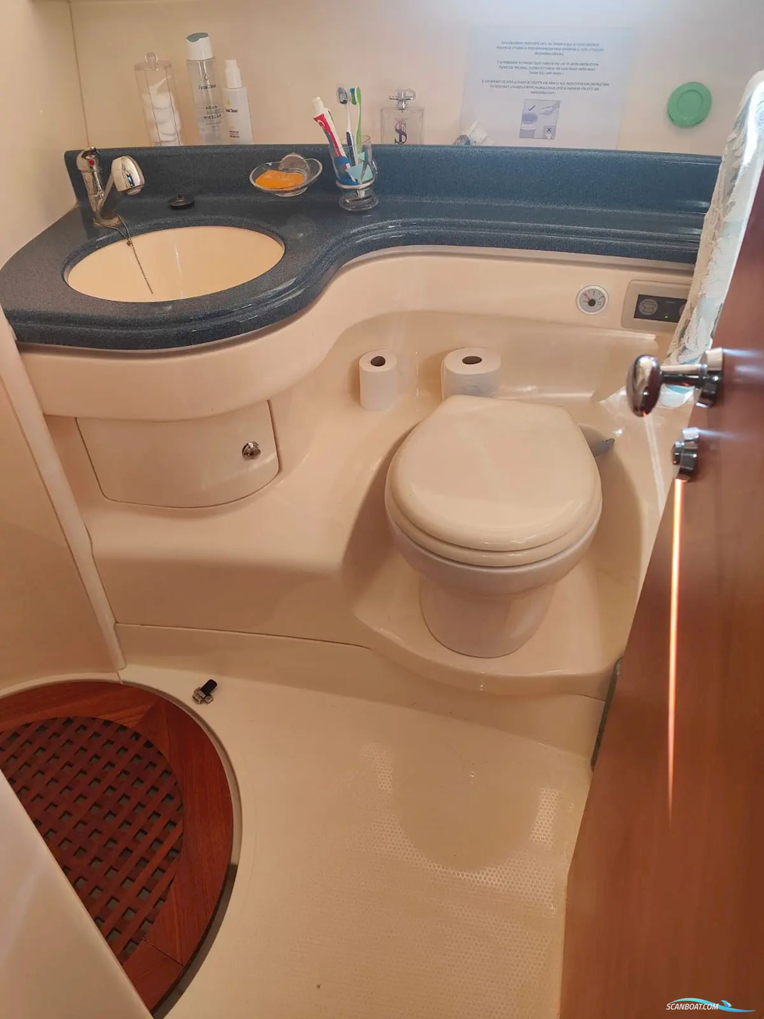 Azimut 46