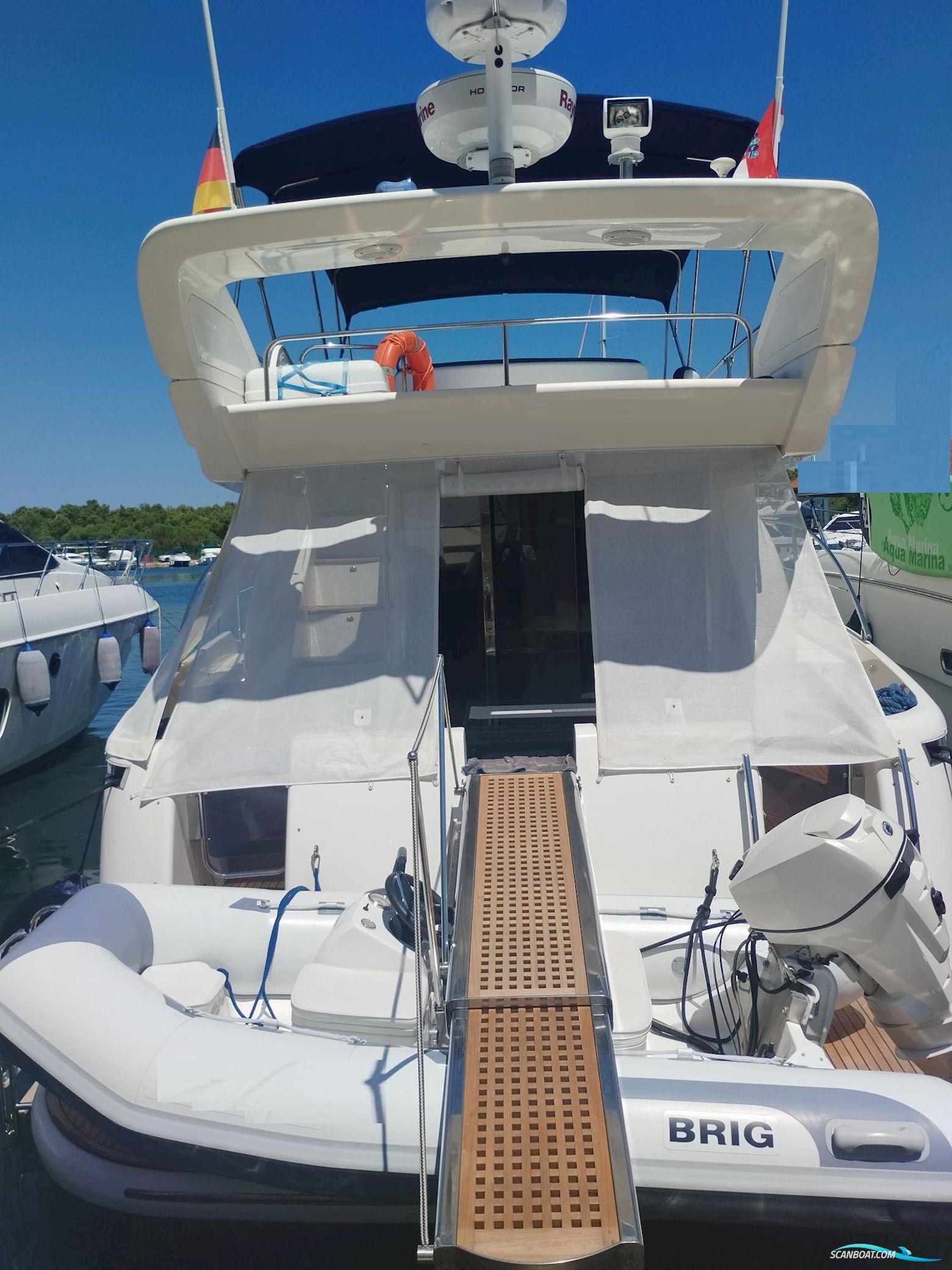 Azimut 46