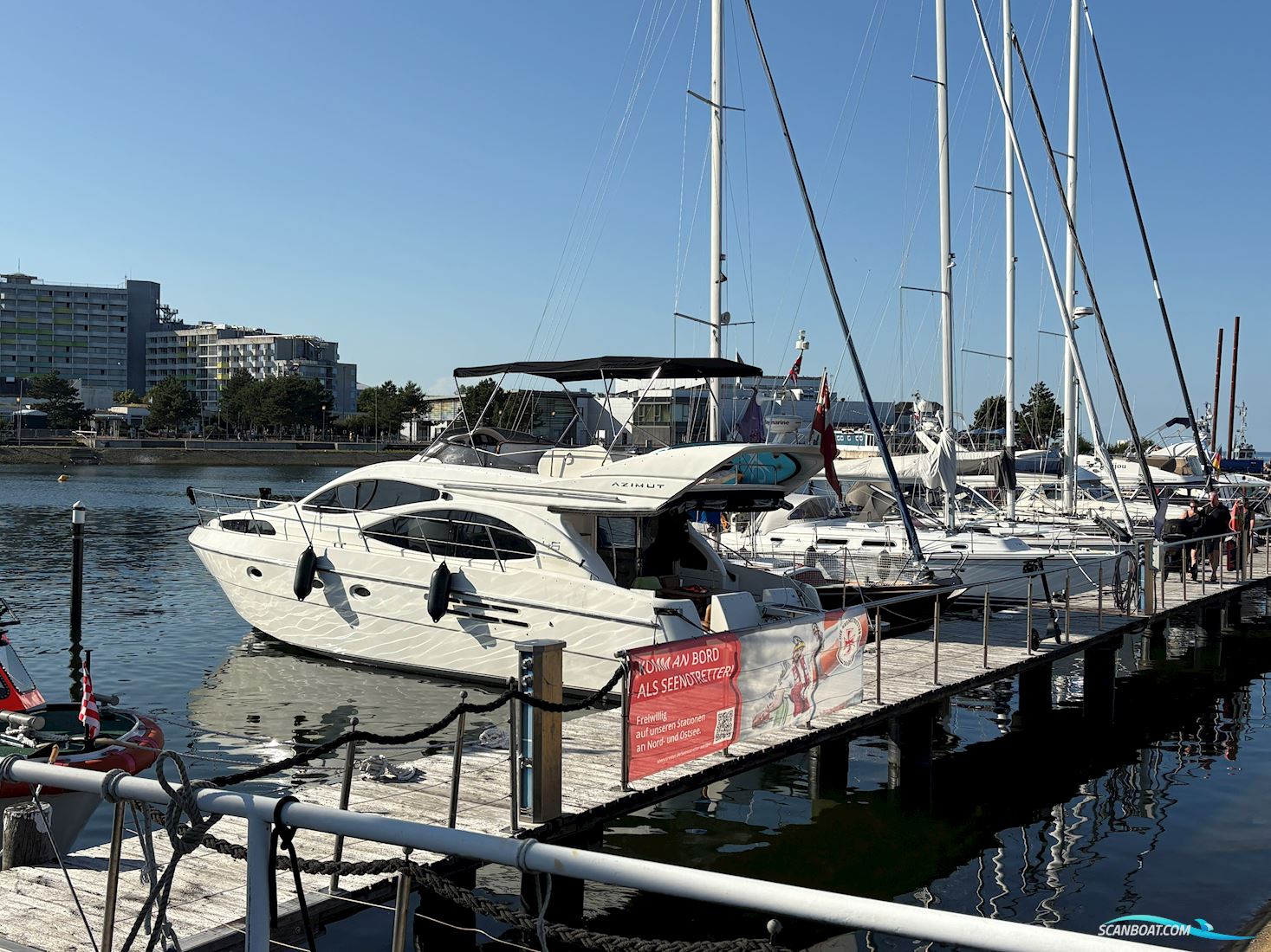 Azimut 46