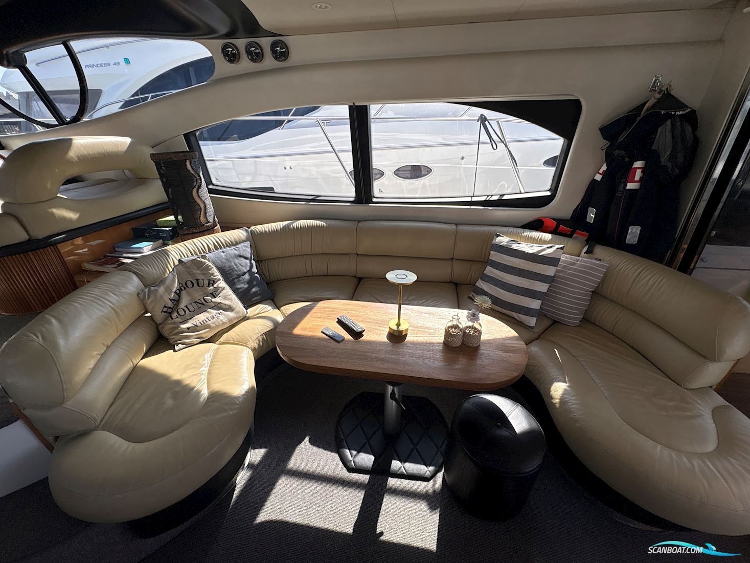 Azimut 46