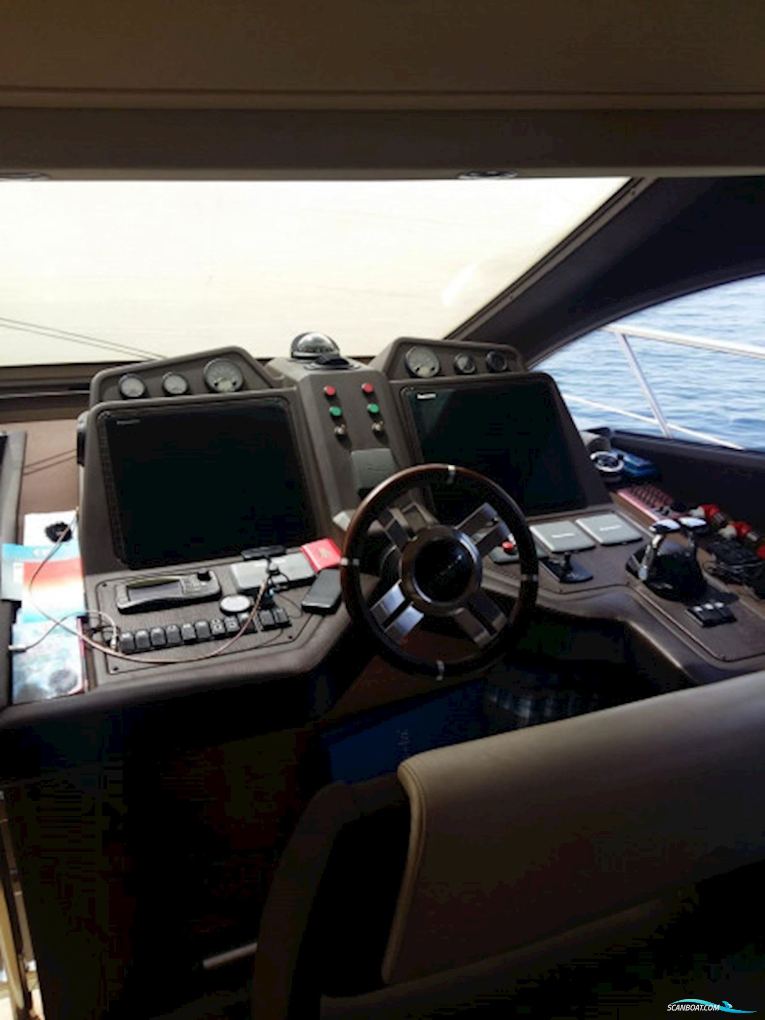 Azimut 64 Fly