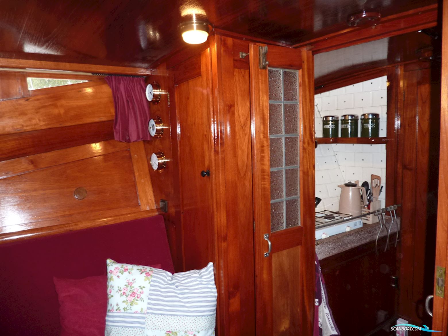 Bakdekker Met Kofferdek en Achterkajuit