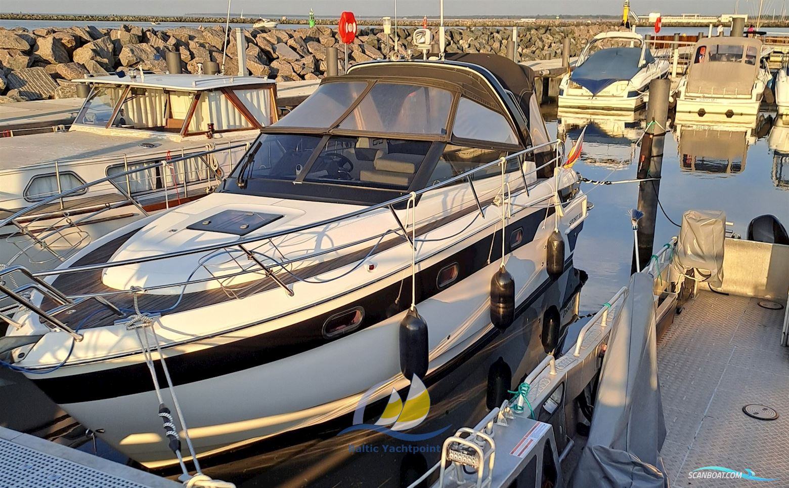 Bavaria 300 Sport Motorbåd 2015, med Mercruiser 6.2 Mpi motor, Tyskland