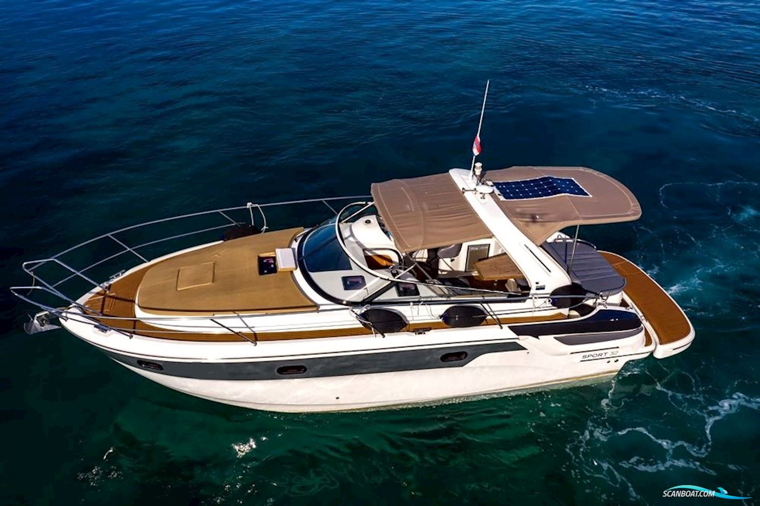 Bavaria 32 Motorbåd 2013, med Volvo Penta D4 motor, Kroatien