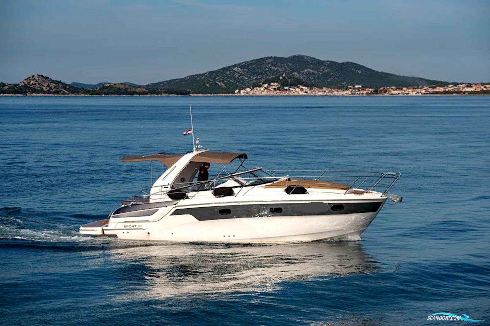 Bavaria 32