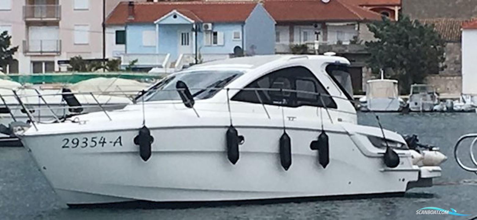 Bavaria 34 HT Motorbåd 2012, med Mercruiser 5.0 V 8 motor, Kroatien
