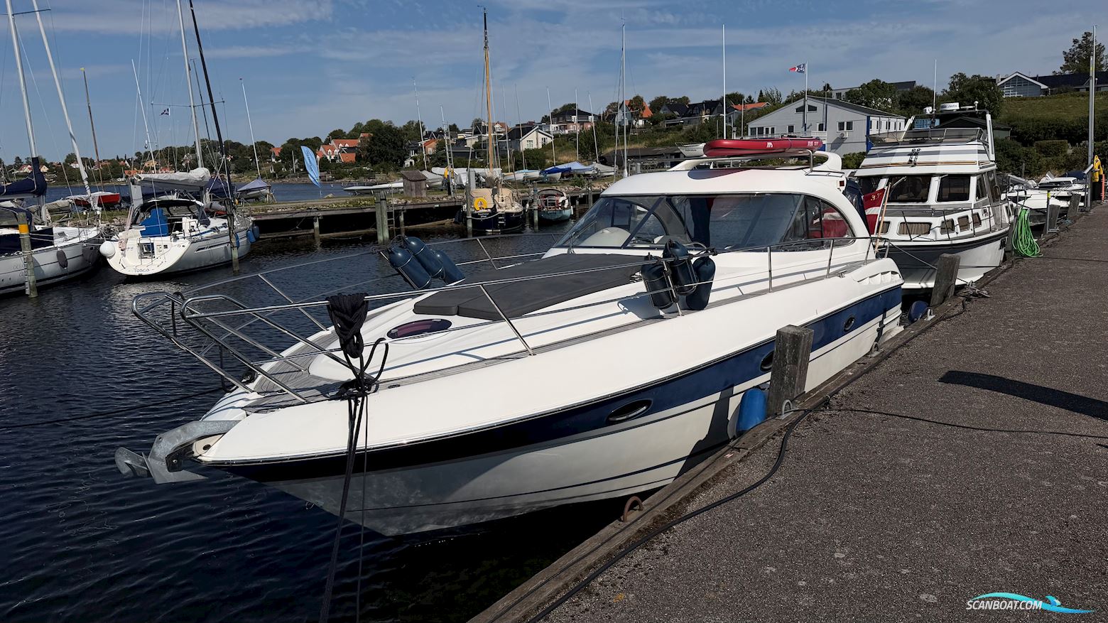Bavaria 35 HT Motorbåd 2006, med Volvo Penta D4 - 260 motor, Danmark