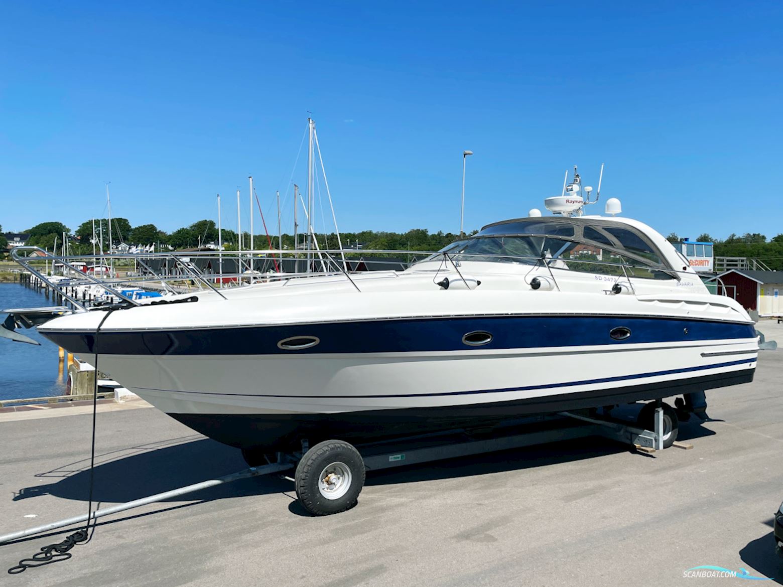 Bavaria 38 Sport Volvo Penta IPS-400 Joystick control