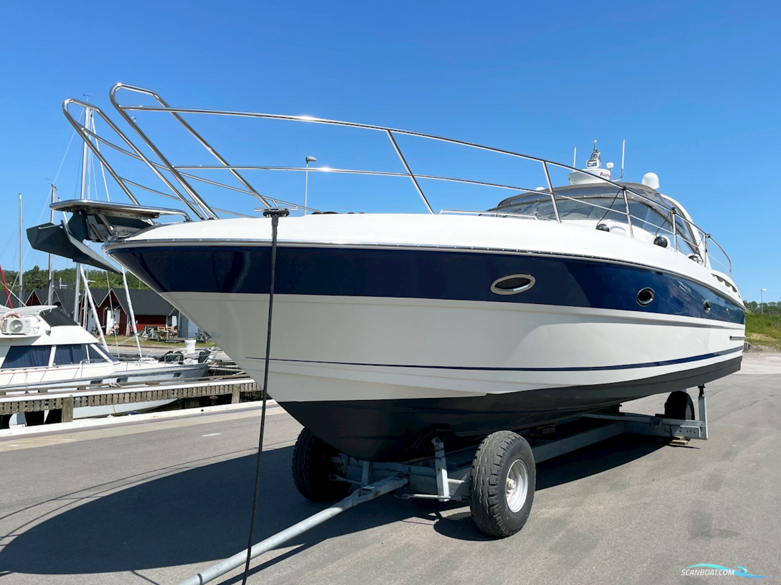 Bavaria 38 Sport Volvo Penta IPS-400 Joystick control