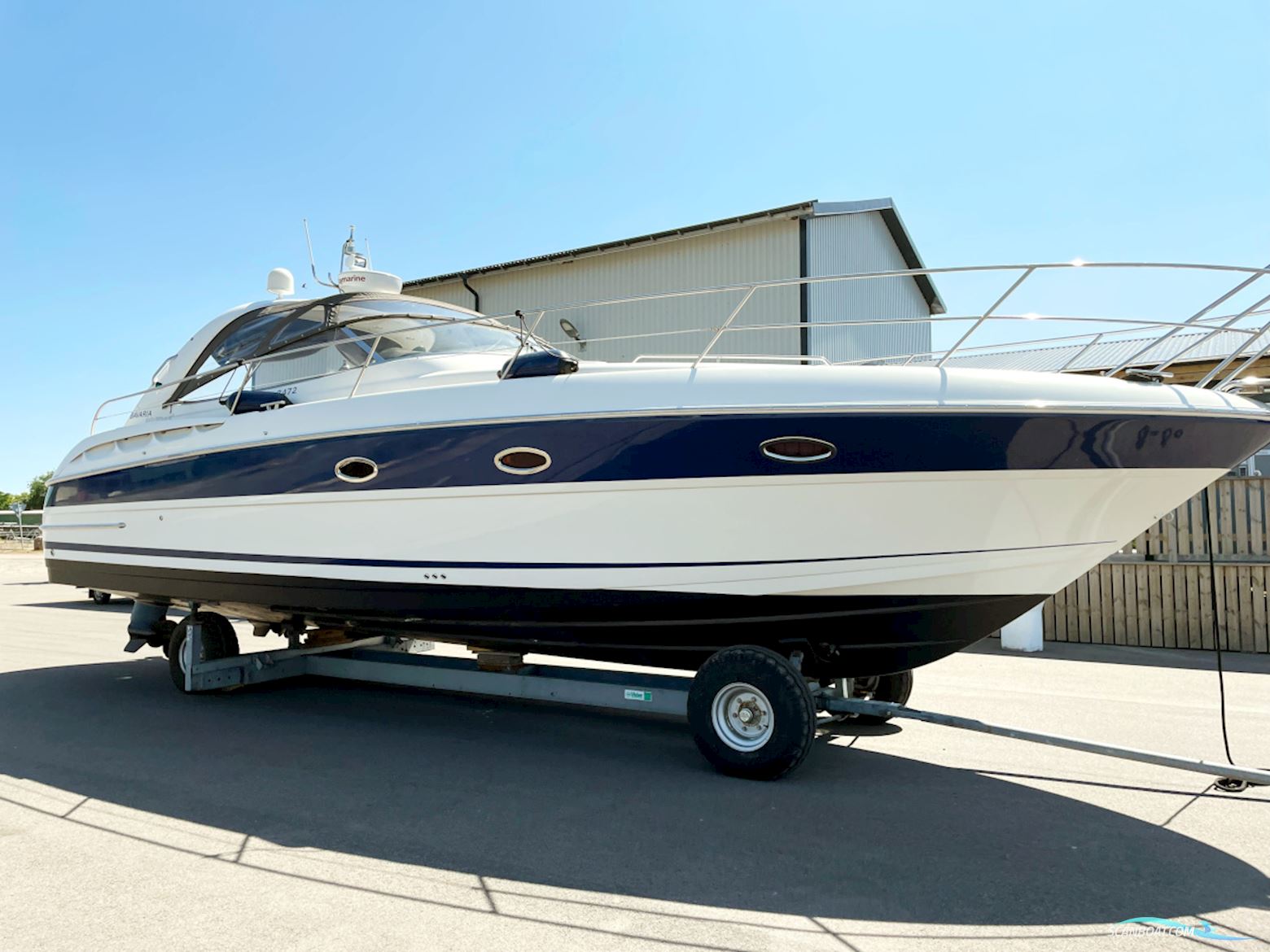 Bavaria 38 Sport Volvo Penta IPS-400 Joystick control