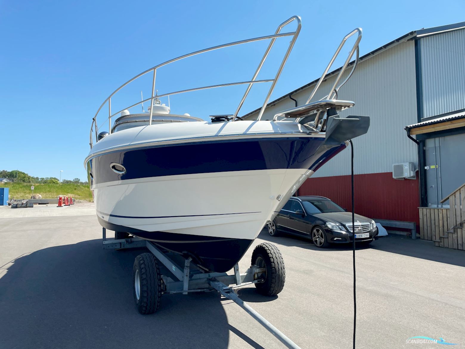 Bavaria 38 Sport Volvo Penta IPS-400 Joystick control