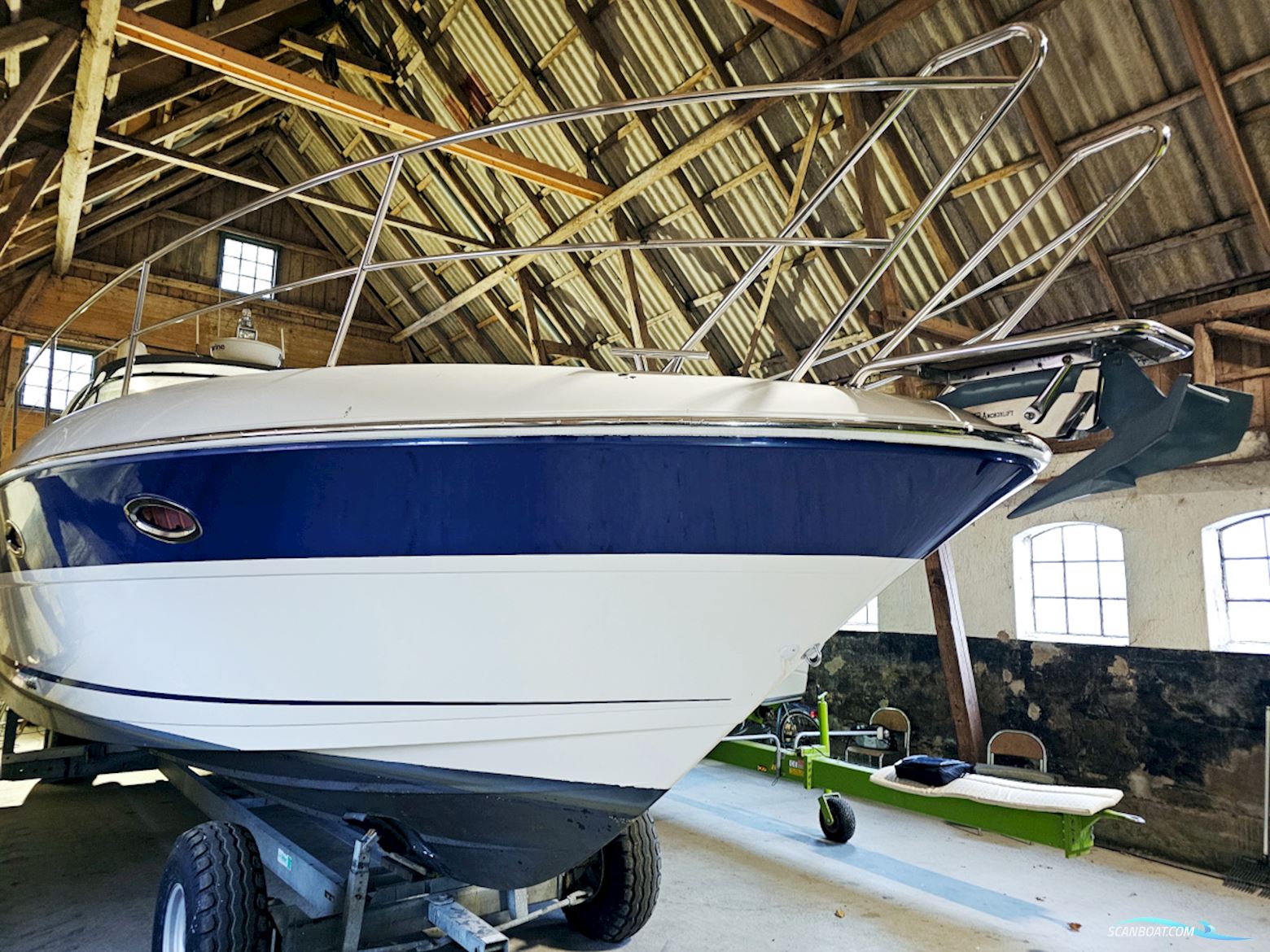 Bavaria 38 Sport Volvo Penta IPS-400 Joystick control