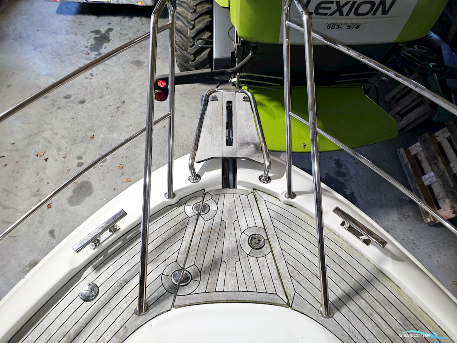 Bavaria 38 Sport Volvo Penta IPS-400 Joystick control