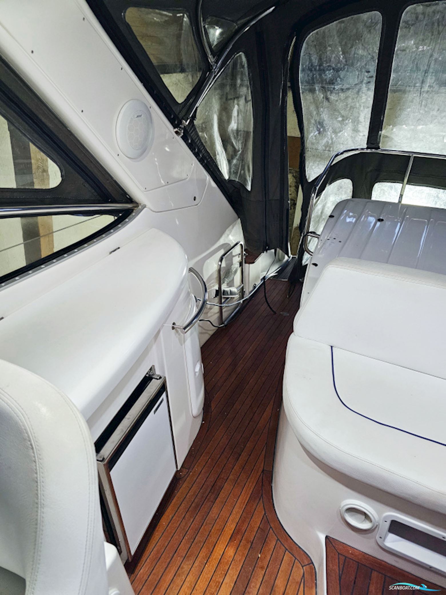 Bavaria 38 Sport Volvo Penta IPS-400 Joystick control