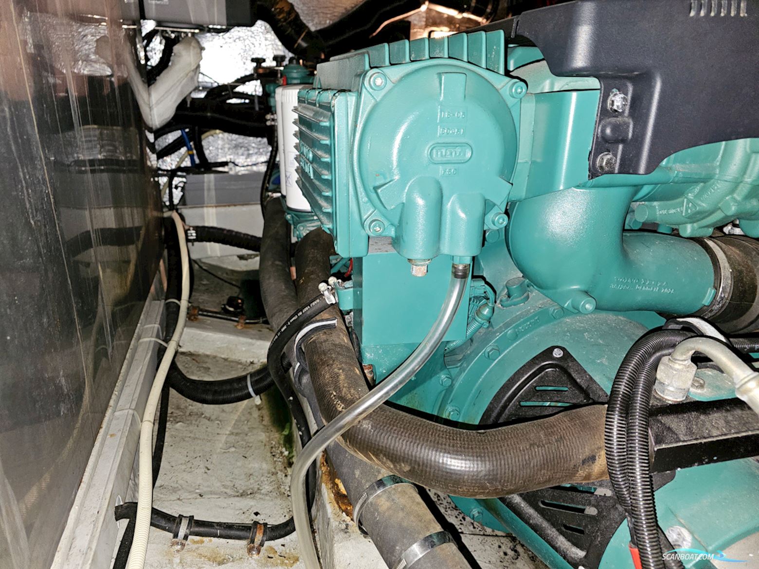 Bavaria 38 Sport Volvo Penta IPS-400 Joystick control