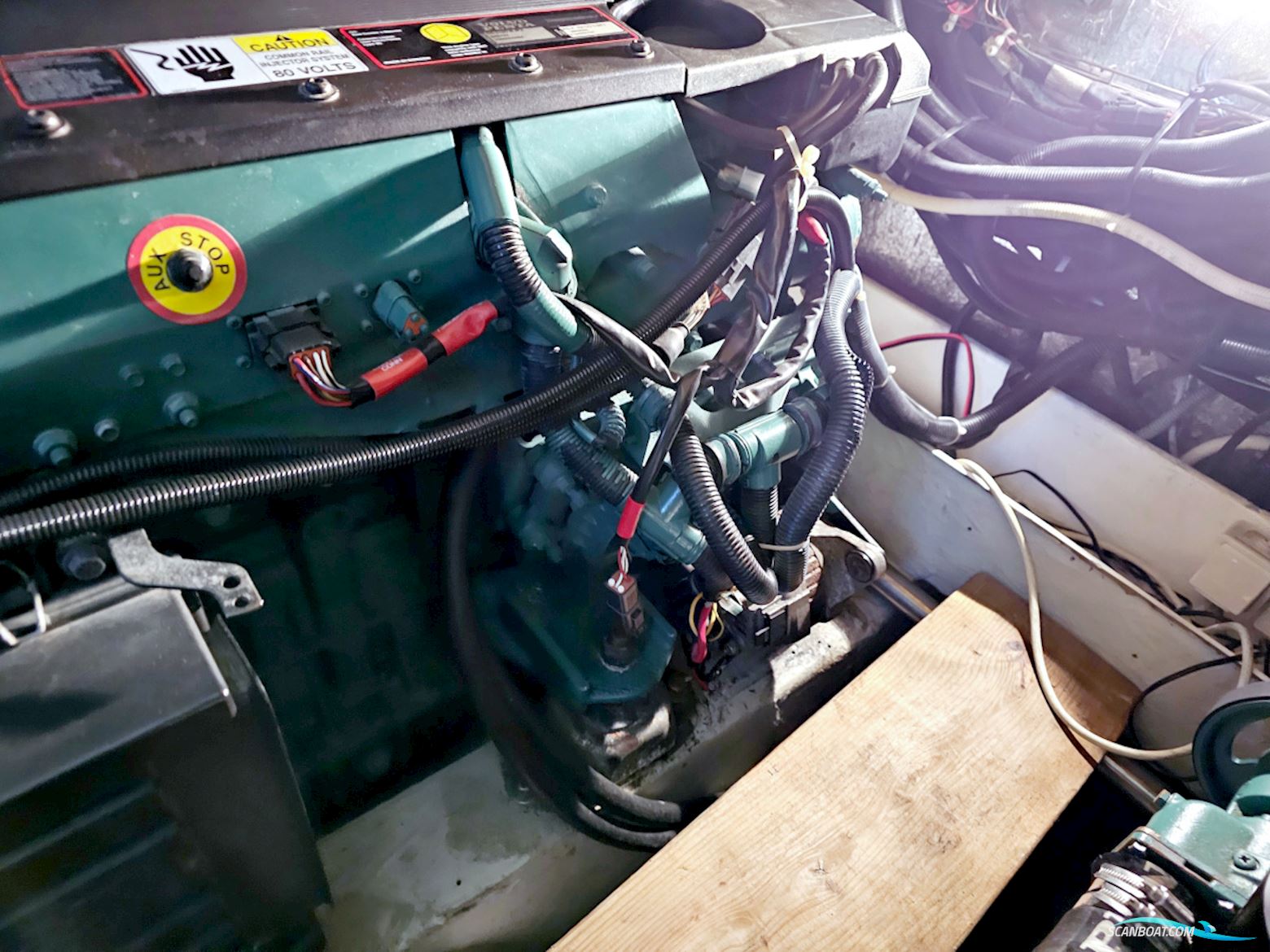 Bavaria 38 Sport Volvo Penta IPS-400 Joystick control