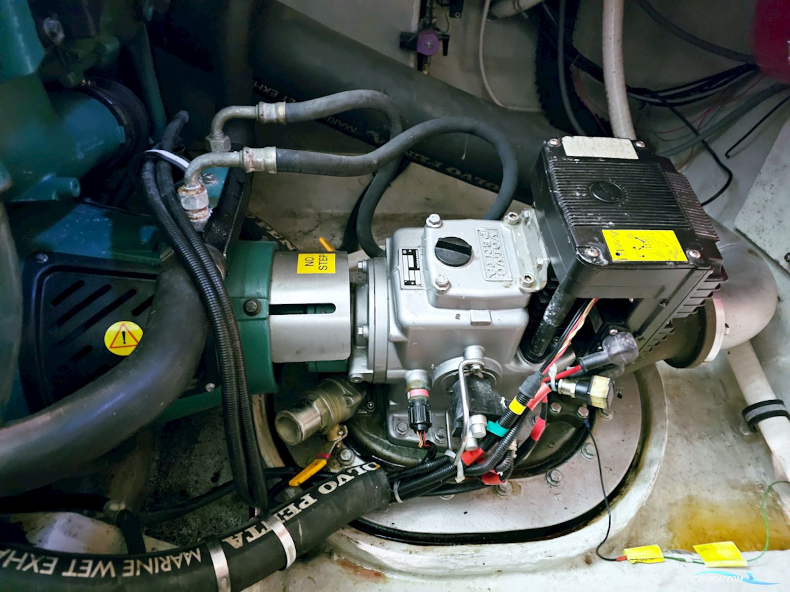 Bavaria 38 Sport Volvo Penta IPS-400 Joystick control