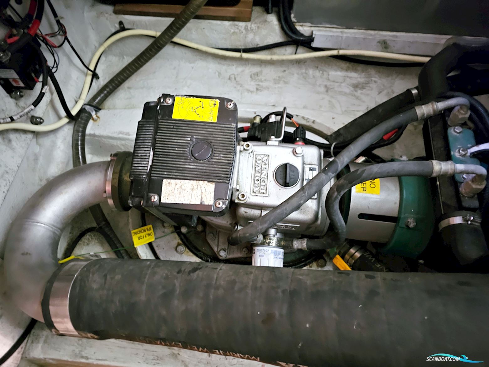 Bavaria 38 Sport Volvo Penta IPS-400 Joystick control