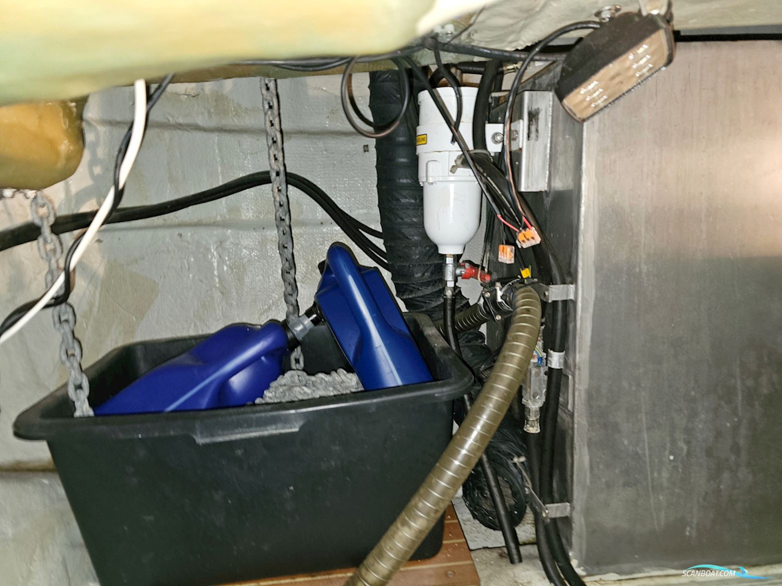 Bavaria 38 Sport Volvo Penta IPS-400 Joystick control