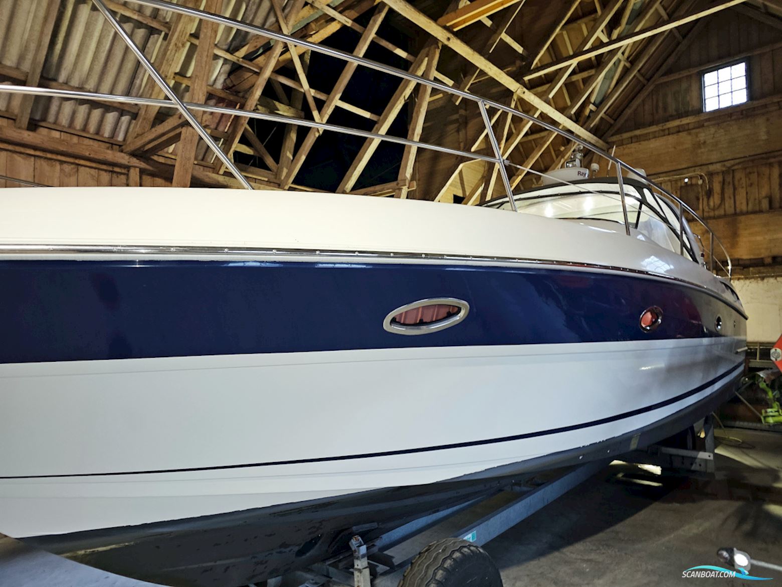 Bavaria 38 Sport Volvo Penta IPS-400 Joystick control