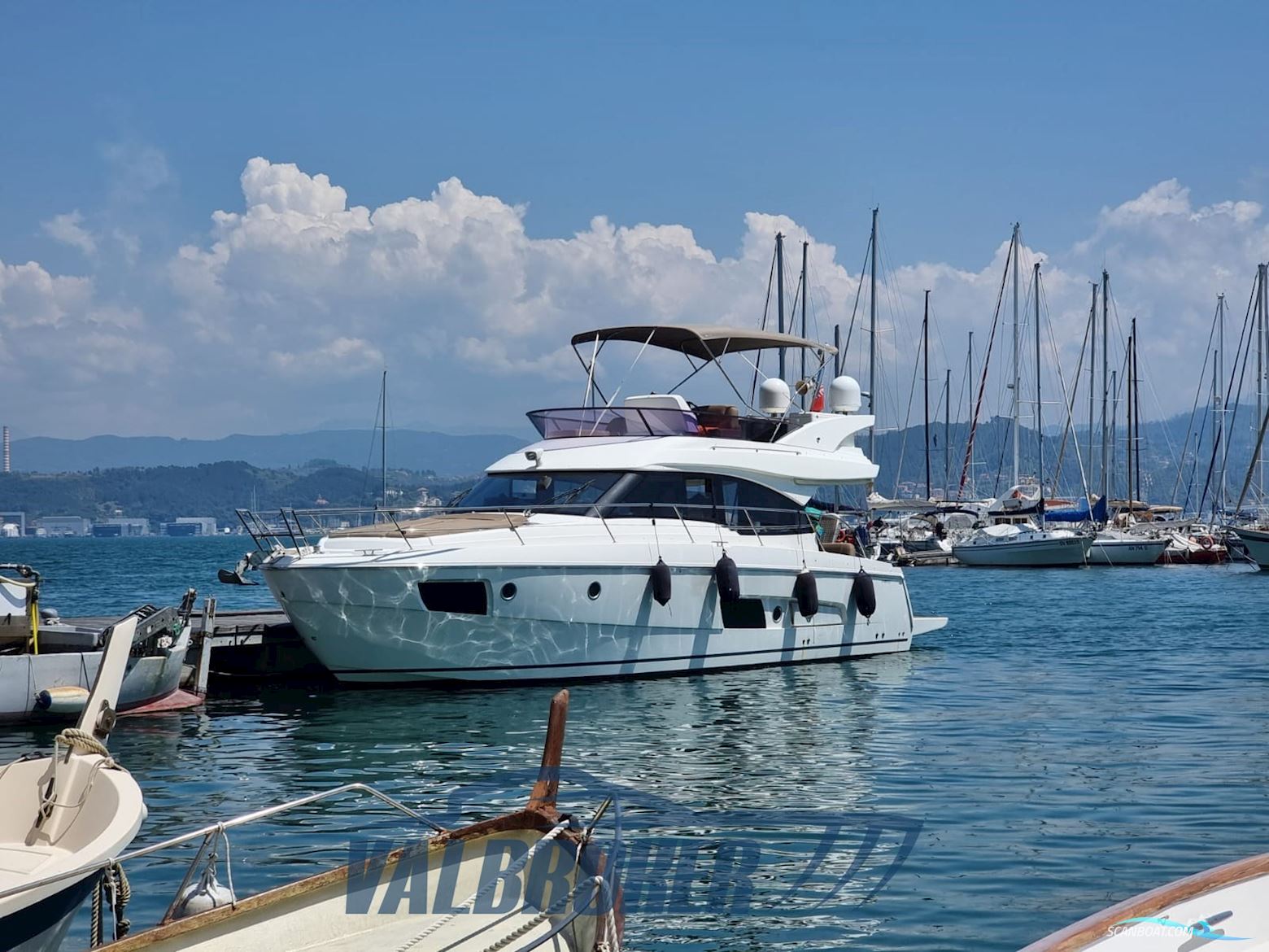 Bavaria 420 Virtess Motorbåd 2014, med Volvo Penta IPS500 motor, Italien