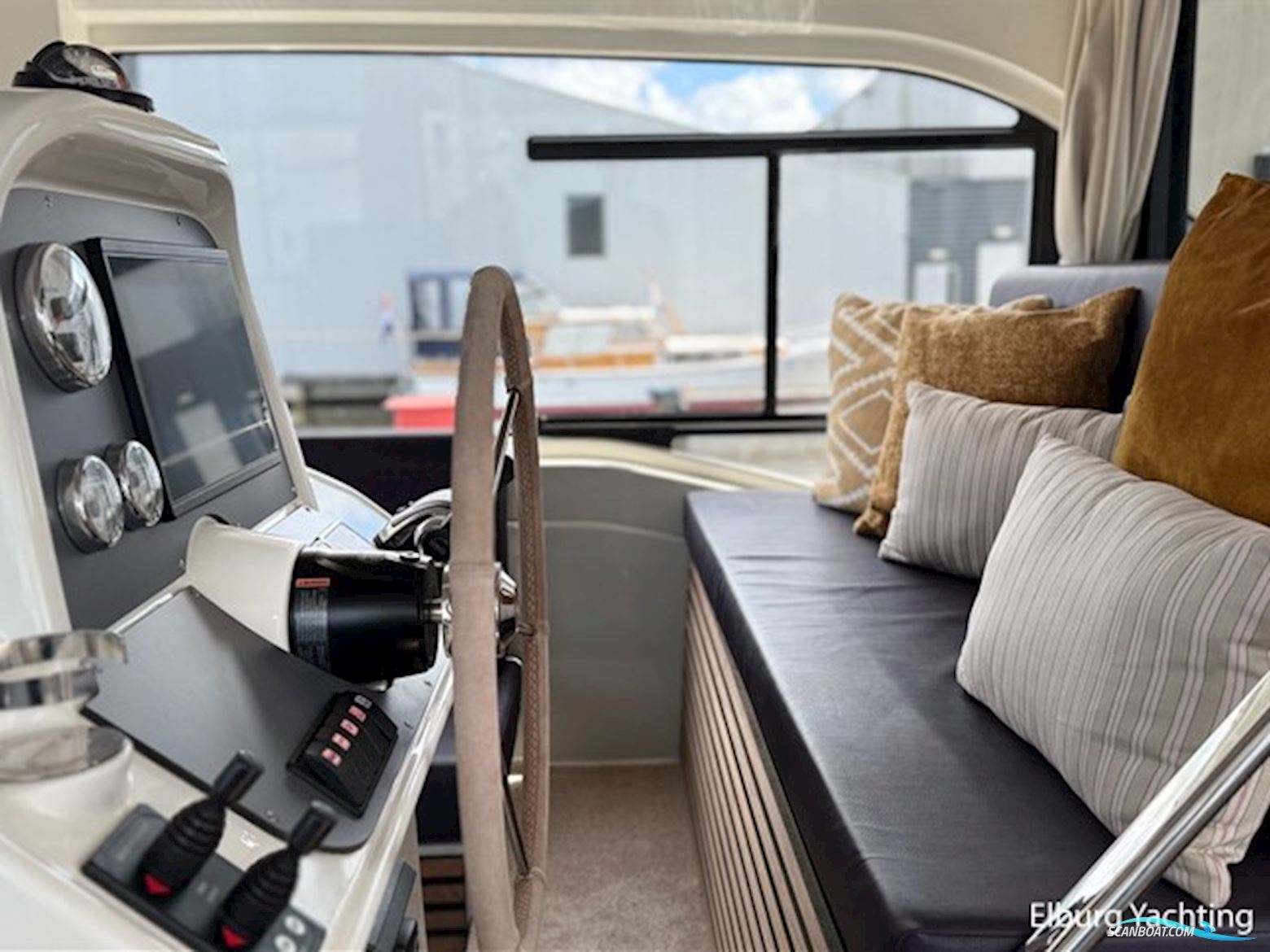 Bavaria E40 Flybridge