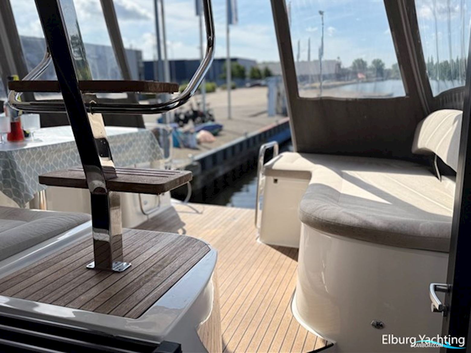 Bavaria E40 Flybridge