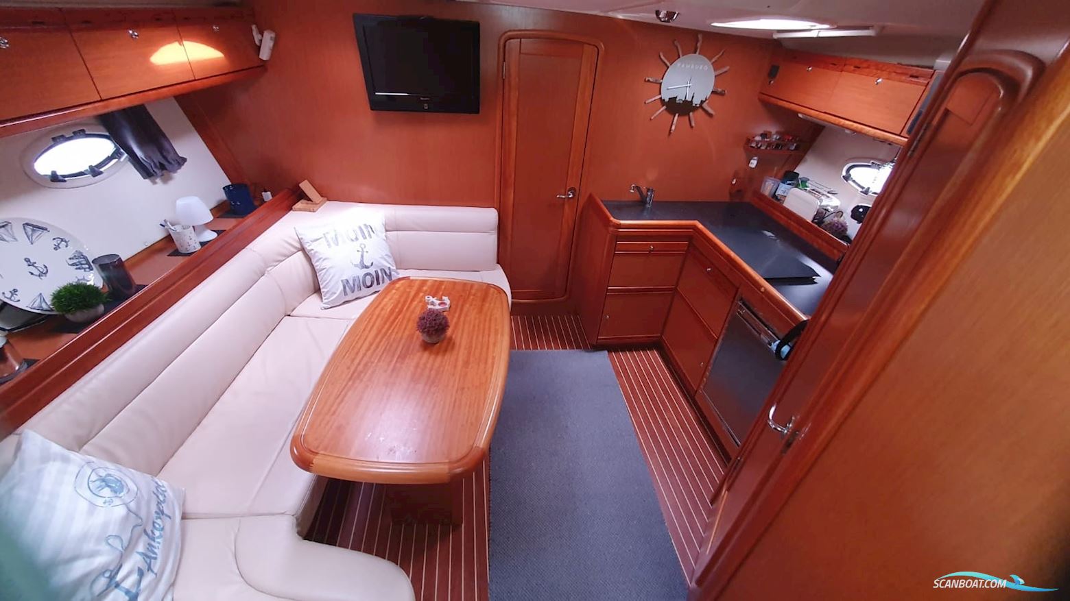 Bavaria S 37