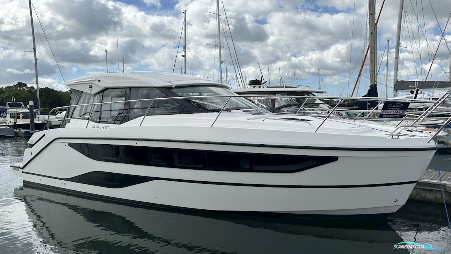 Bavaria SR36 Motorbåd 2022, med Volvo Penta motor, England