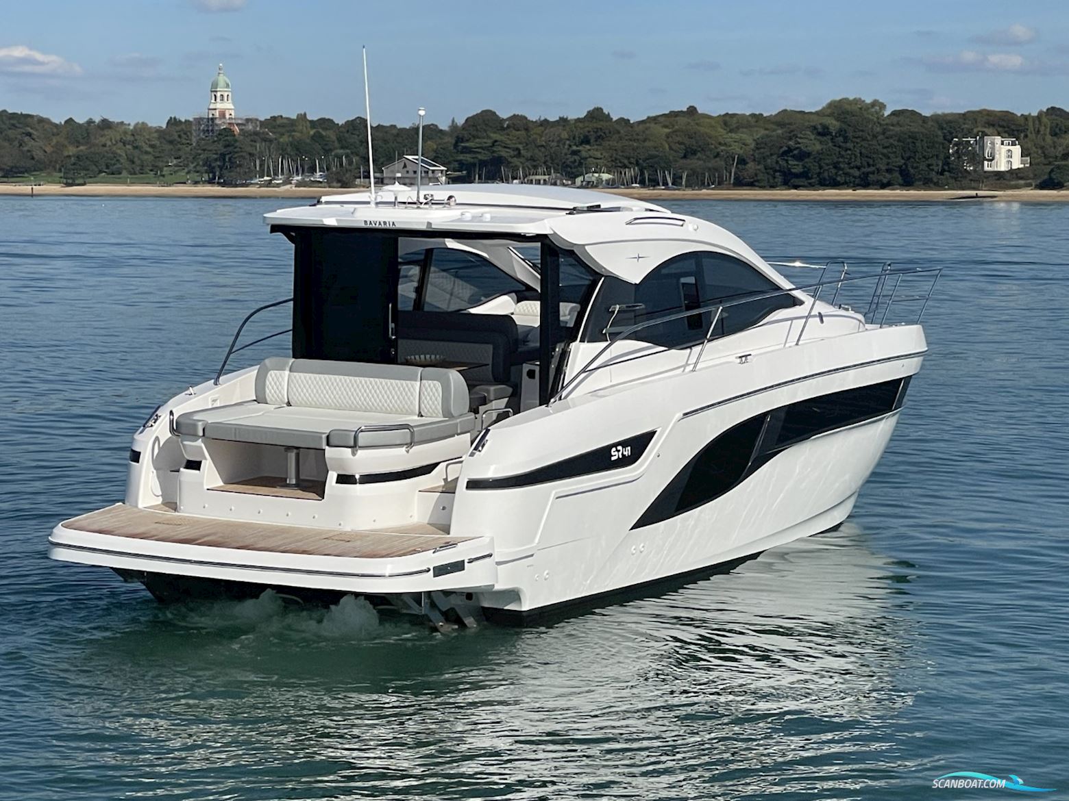 Bavaria SR41 Coupe Motorbåd 2025, med Volvo Penta motor, England