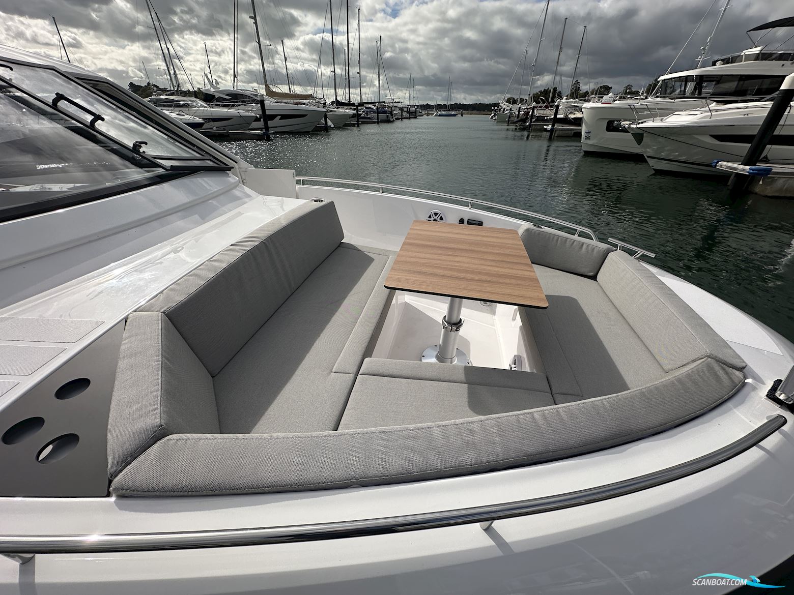 Bavaria Vida 33 Hard Top - PALMA BOAT SHOW DISCOUNT