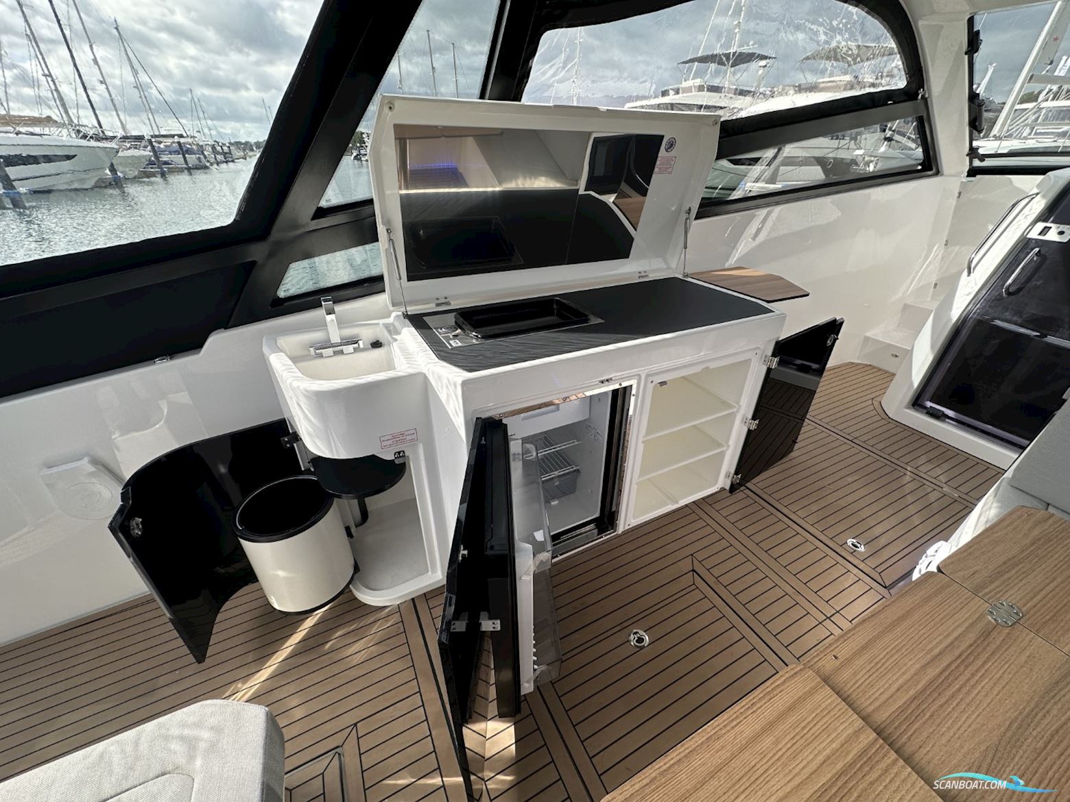 Bavaria Vida 33 Hard Top