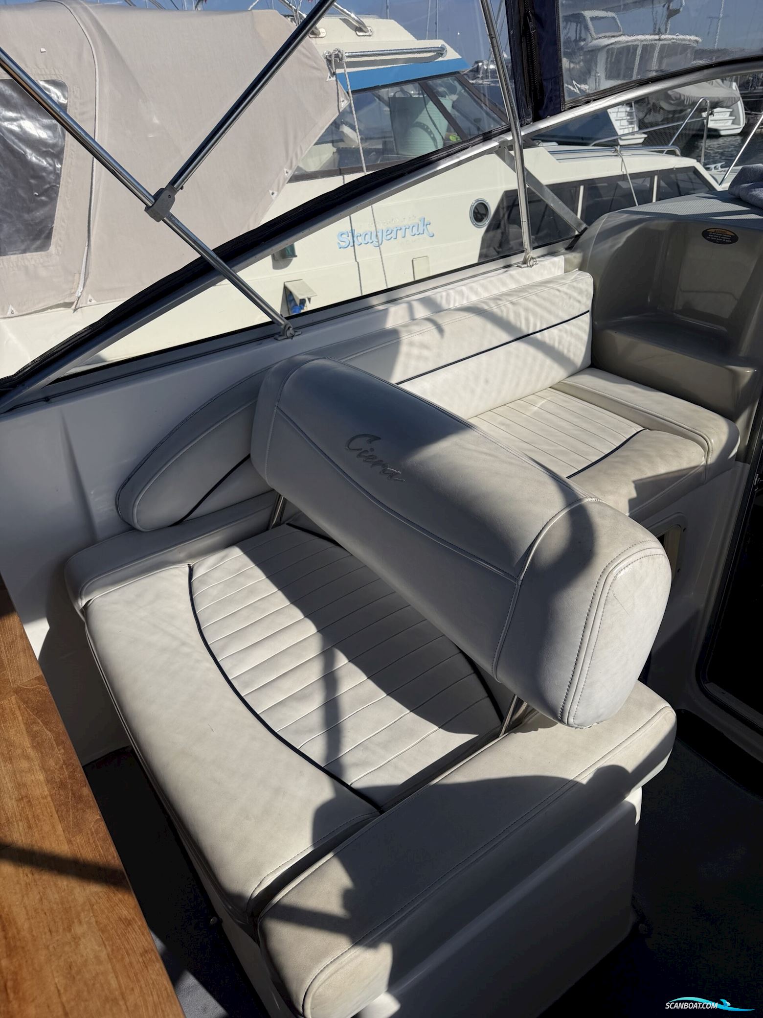 Bayliner 2355 Ciera med ferskvandskølet motor