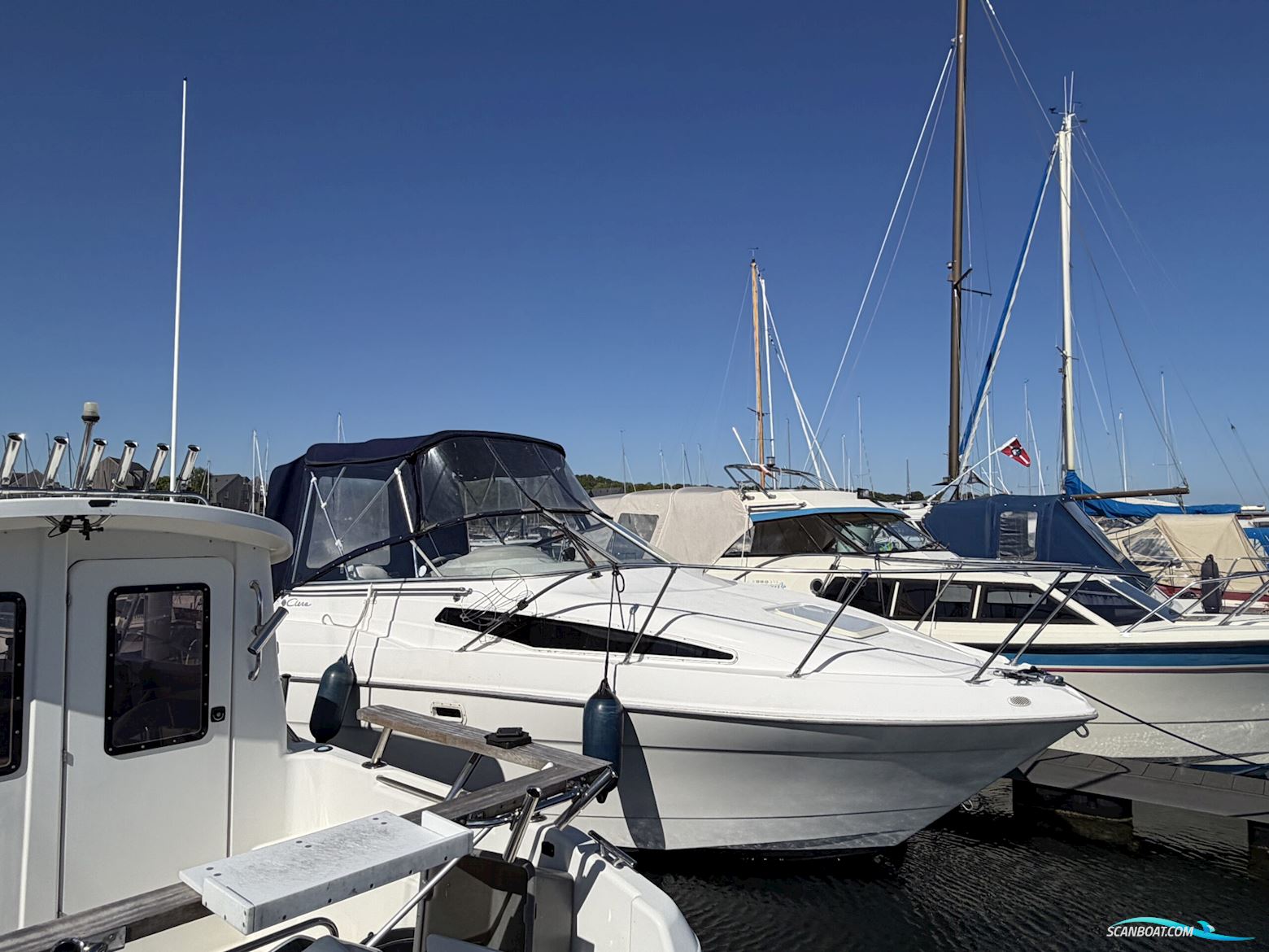 Bayliner 2355 Ciera med ferskvandskølet motor