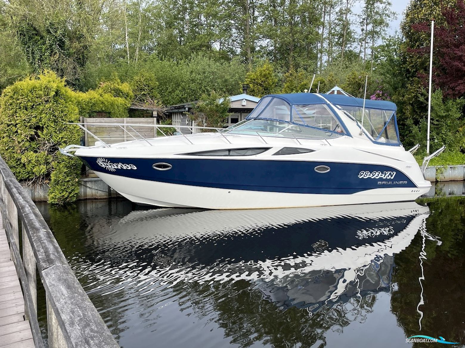 Bayliner 335 Cruiser Motorbåd 2011, Holland
