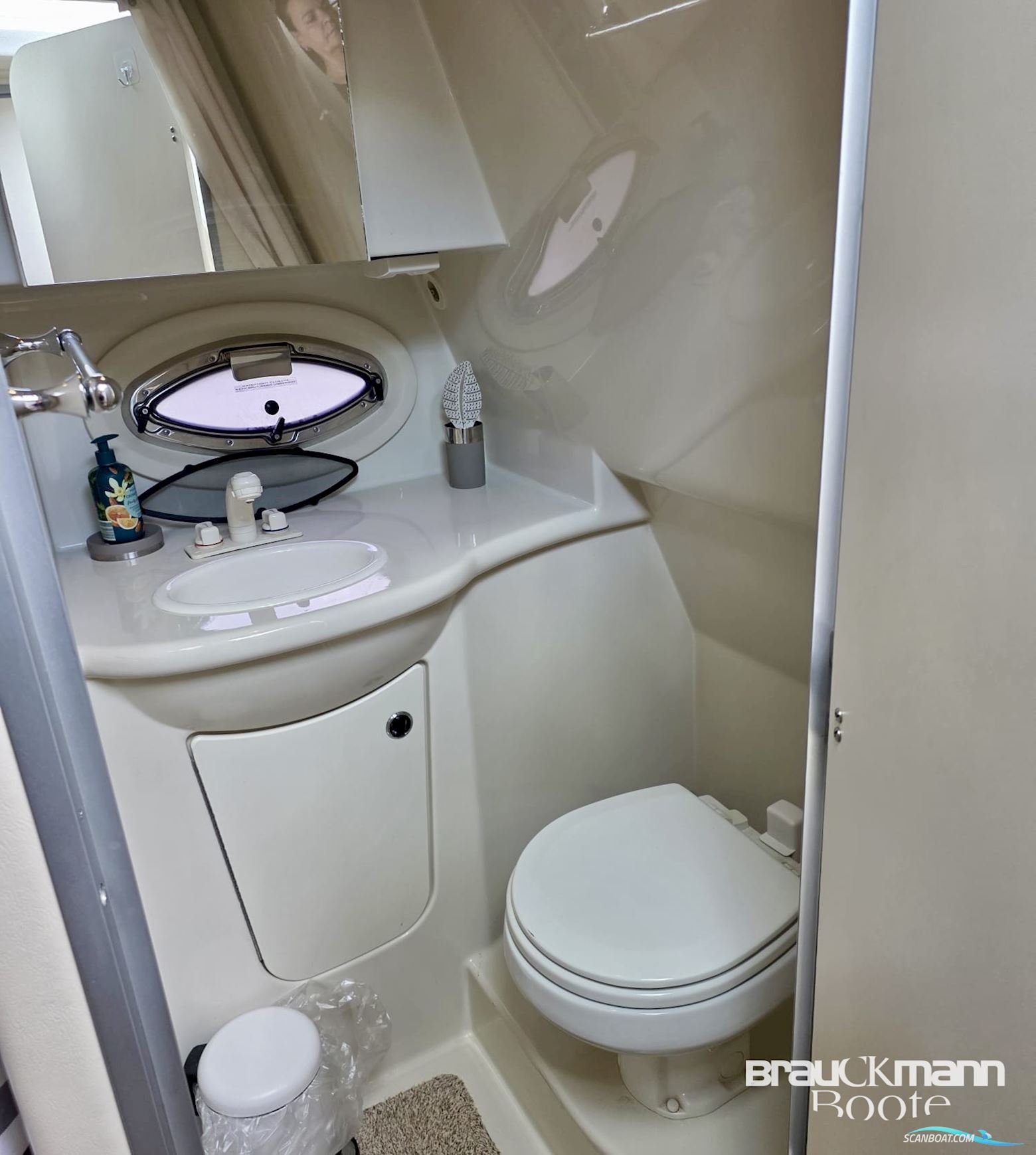 Bayliner 335